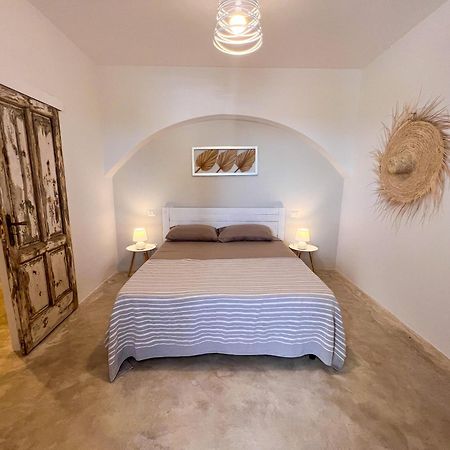 Le Stanze Di Chloe Hotel ตาเวียโน ภายนอก รูปภาพ